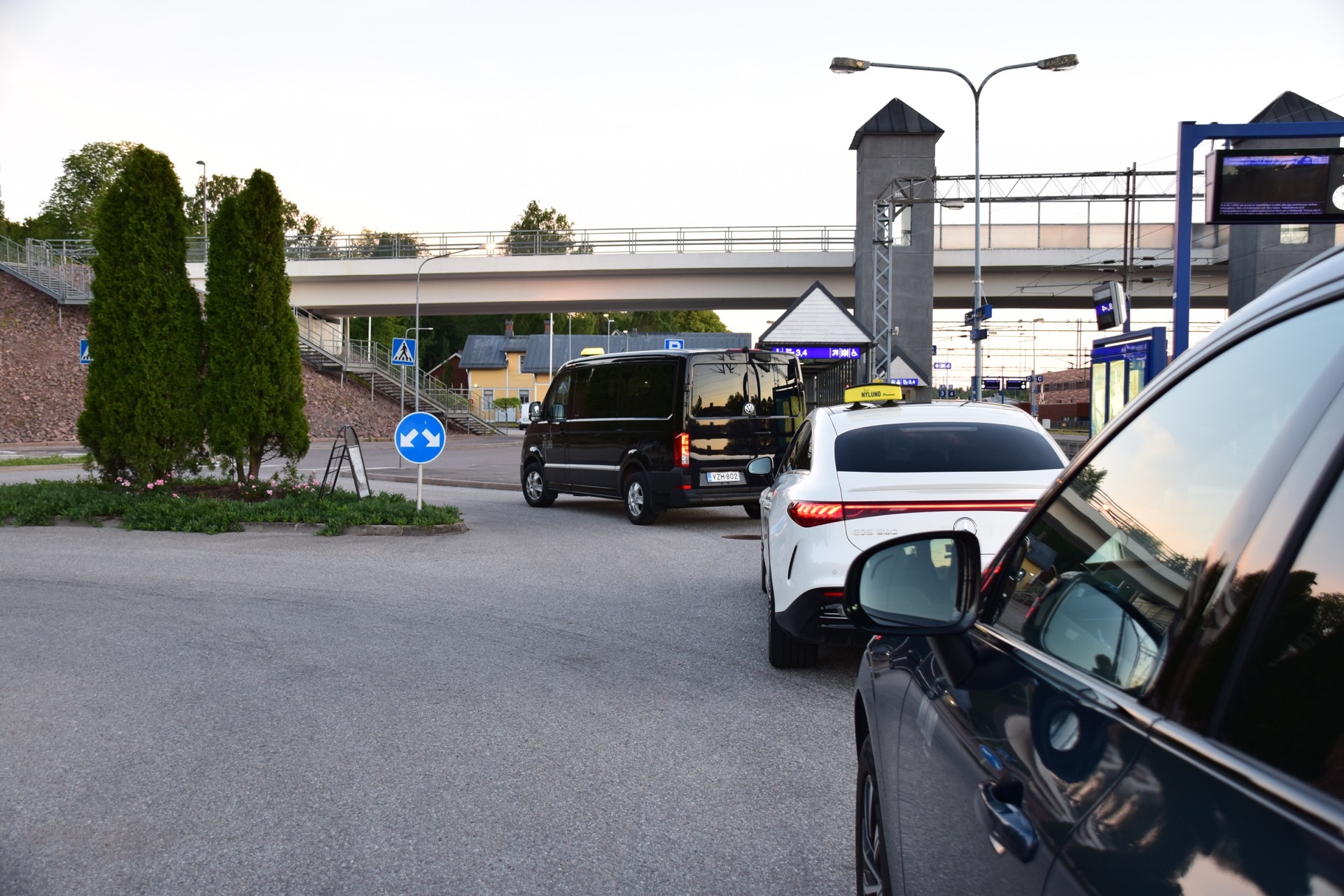 Taxi Nylunds bilar vid Karis järnvägsstation
